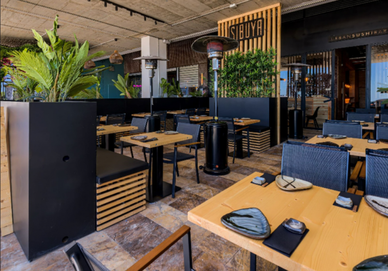 El interior del restaurante Sibuya en Huelva