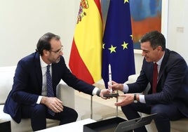 Pedro Sánchez felicita a los miembros del Space y les promete que el Gobierno seguirá apostando por ellos con el Miura 5