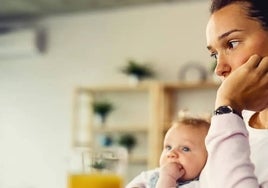 Las ayudas de la Seguridad Social que puedes pedir si eres madre soltera en 2024