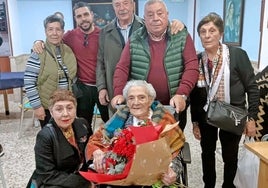 La mujer más longeva de Huelva cumple 107 años rodeada de su familia