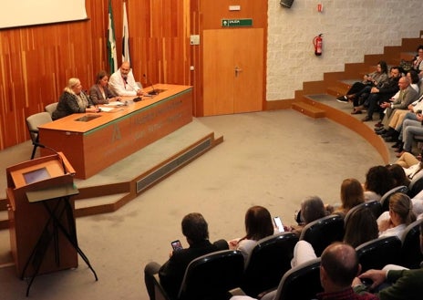 Imagen secundaria 1 - El nuevo director gerente del Hospital Juan Ramón Jiménez de Huelva ha mostrado su ilusión por llegar a este cargo