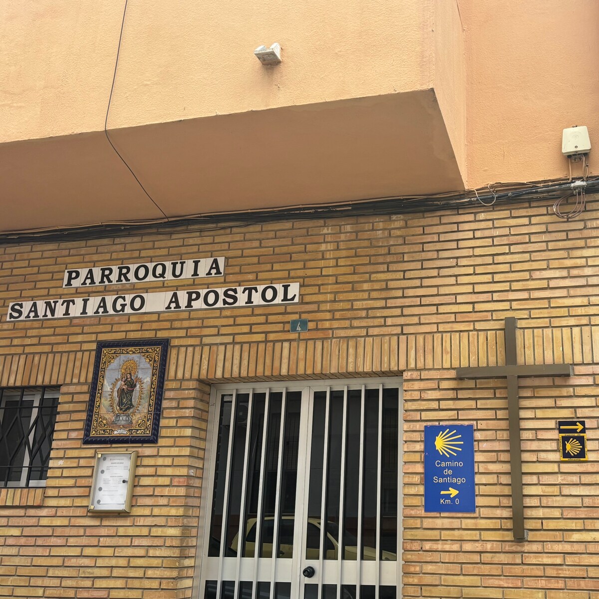 Los azulejos direccionales del Camino de Santiago ya están en Huelva capital