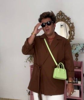 Imagen secundaria 2 - Así es José Carlos Calvo, el concejal influencer de Gibraleón que sorprende en redes sociales con sus &#039;outfits&#039;