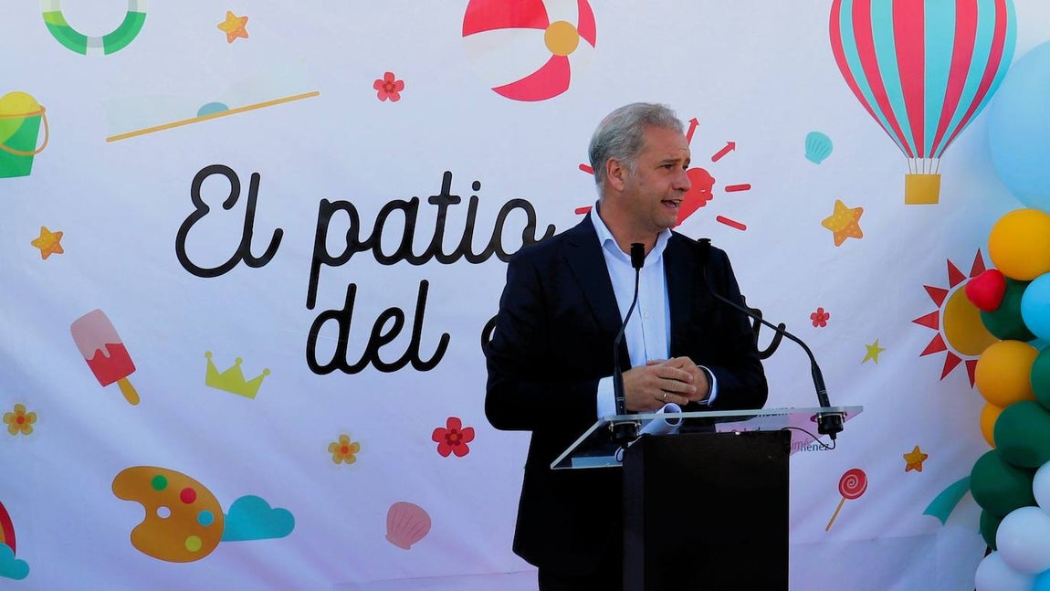 Colocada la primera piedra de El Patio del Amor en el Hospital Juan Ramón Jiménez