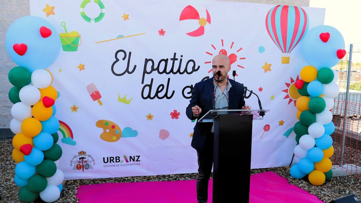 Colocada la primera piedra de El Patio del Amor en el Hospital Juan Ramón Jiménez
