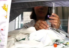 Donar leche materna, un regalo para los bebés prematuros ingresados en el Hospital Juan Ramón Jiménez de Huelva