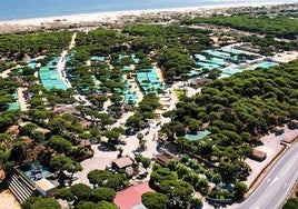 Este es el camping de Huelva donde se hospedan los pretendientes de Rubén, el onubense que participa en '¿Quién quiere casarse con mi hijo?'