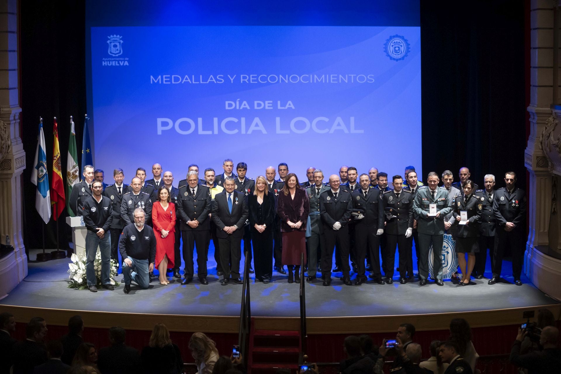 Los honores y distinciones del Día de la Policía Local de Huelva, en imágenes