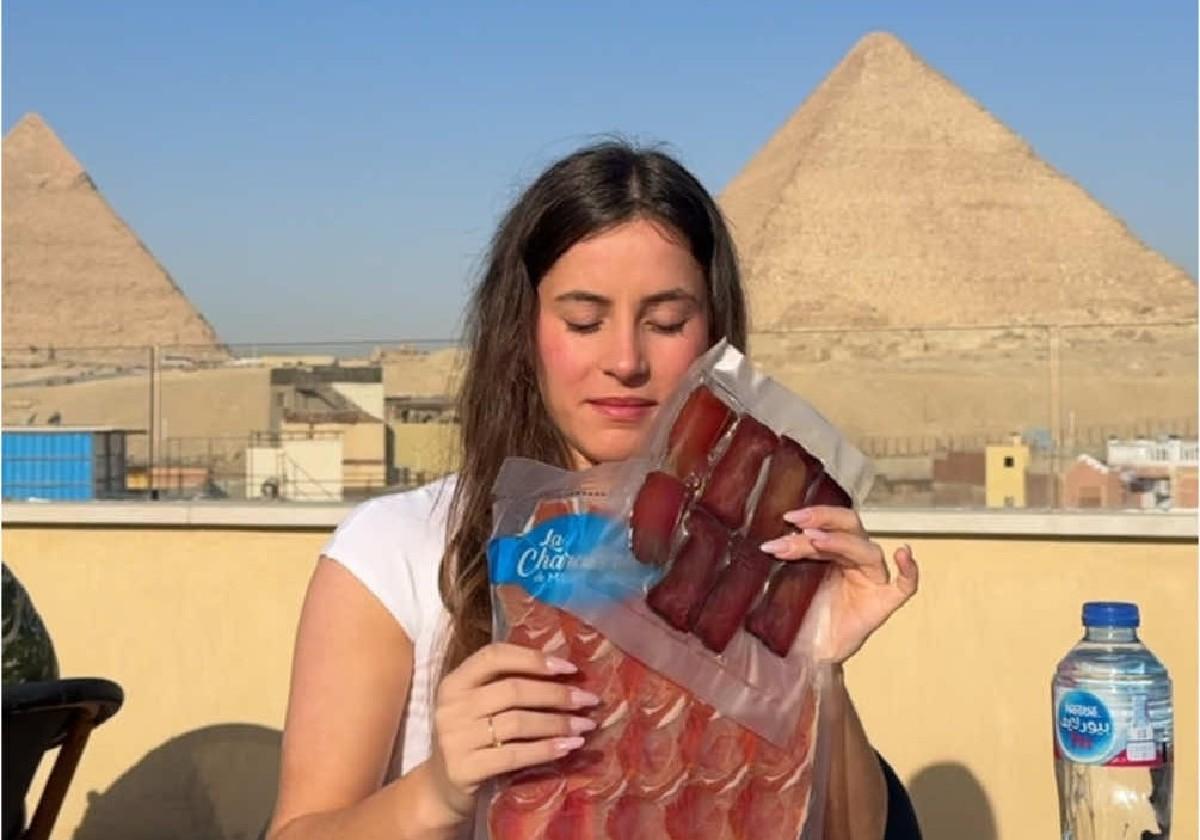 Isabel María se llevó comida española a su viaje a Egipto