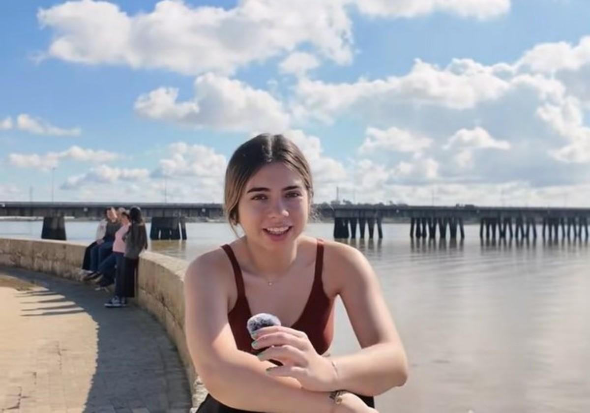 Una joven estaba paseando por el Monumento a Colón y denuncia esto