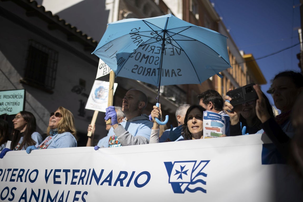 Los Veterinarios de Huelva se manifiesta en contra de la Ley de Medicamentos