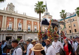 Viernes romero en Huelva: La Hermandad filial de la Bella de Huelva ya camina hacia tierras leperas