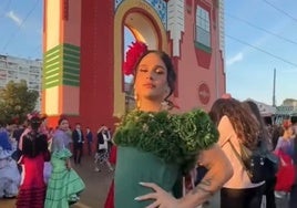 Paco Abreu genera polémica en redes sociales por una broma sobre su traje de flamenca: «Se me ha olvidado trucarme»
