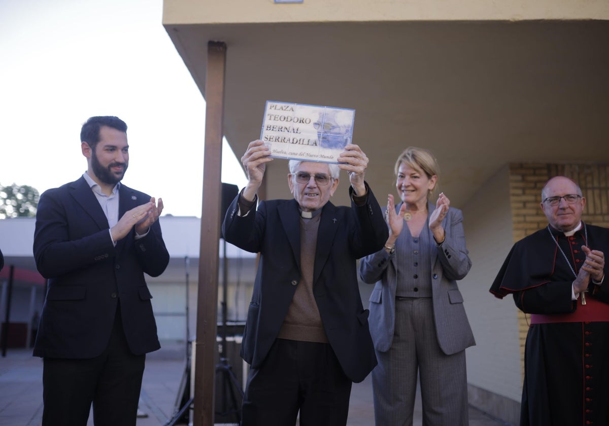 Teodoro Bernal ya cuenta con una plaza con su nombre en Huelva