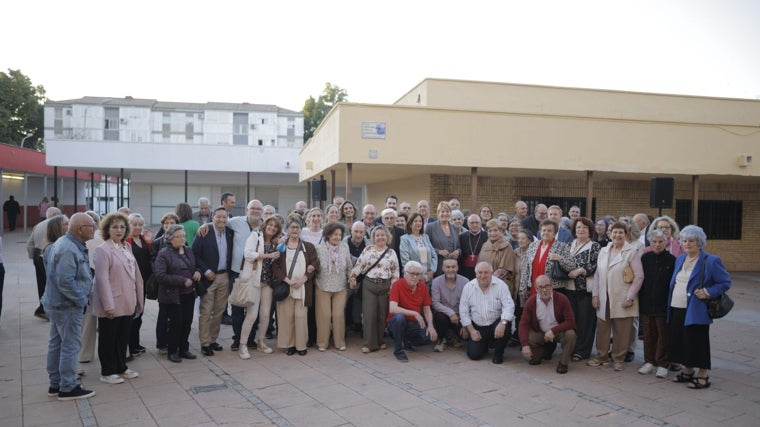El barrio de La Hispanidad se ha volcado con su párroco en el acto celebrado esta tarde