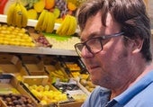 Un frutero de Sevilla habla alto y claro sobre los frutos rojos de Huelva: «Los mejores son de...»