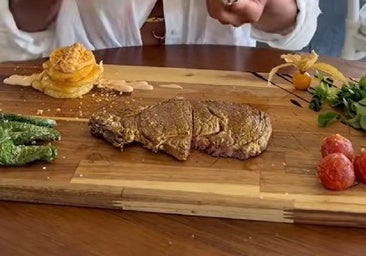 En este restaurante de Huelva puedes comer carne con oro por este precio: «Es lo más impresionante que yo he podido ver»