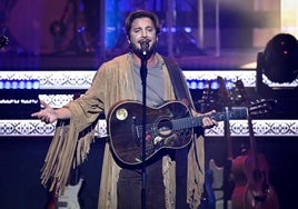 El recado de Manuel Carrasco al reggaeton y a los políticos: «No tengo Grammy Latino ni te hago reggaeton...»