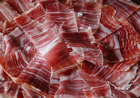 Imagen de archivo de un plato de jamón serrano