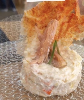Imagen secundaria 2 - Ensaladilla de bacon de 'Nueva Orleans', en Corrales; de atún de 'Muxo Bocado', en Huelva y de marisco del 'restaurante Adelín', en Bonares