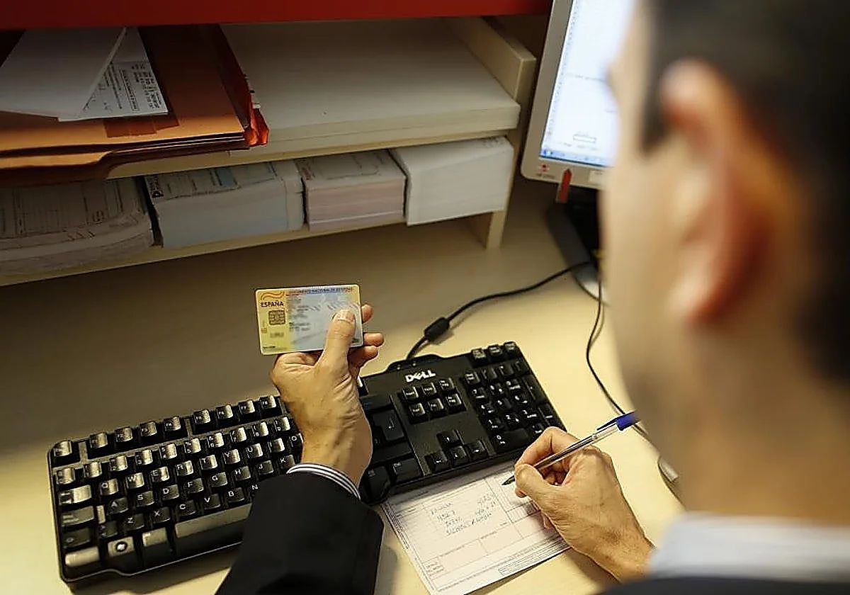 No se podrán expedir pasaportes y DNI en Huelva hasta la semana que viene por un fallo eléctrico