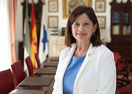 Imagen secundaria 1 - Manuela Romero, y en las imágenes de abajo Mercedes Ramblado (izquierda) y Gloria Puy