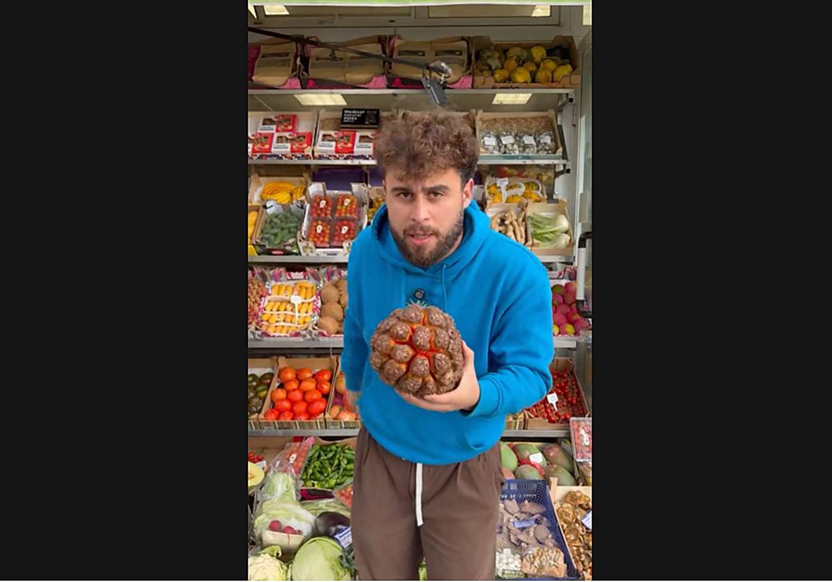 Este frutero prueba la fruta «más rara del mundo» y muestra su reacción en redes sociales