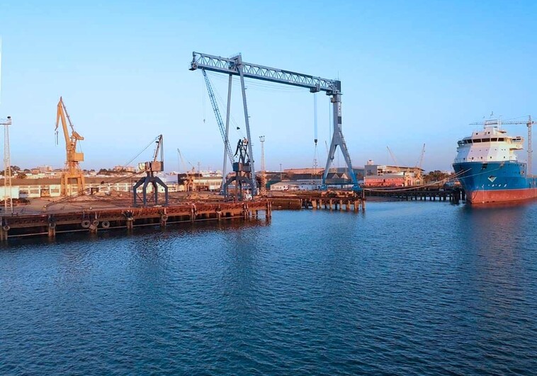 Panorámica de los astilleros de Huelva