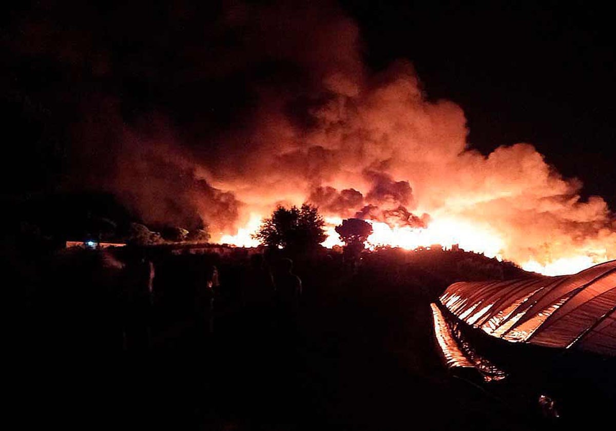 El incendio declarado anoche en el asentameinto