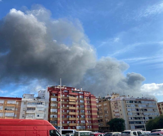 La proximidad del fuego con los edificios ha causado bastante revuelo entre los ciudadanos