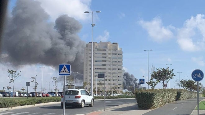 El aparatoso incendio en la calle Sabina Negral