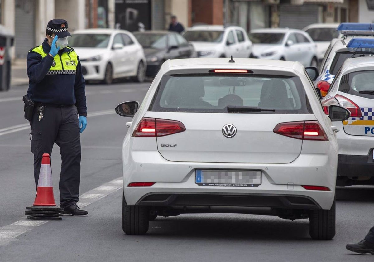 Policía Local de Huelva en la zona de la rotura de la tubería de gas