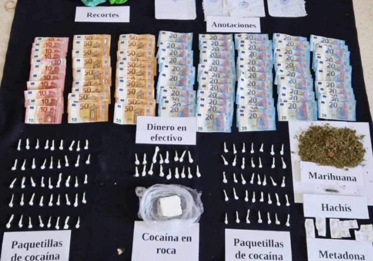 Droga y dinero intervenidos por la Policía Nacional en la barriada del Obispo