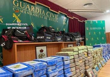 Intervenidos 374 kilos de cocaína en Punta Umbría: la detección de una narcolancha llevó hasta la vivienda donde se almacenaba