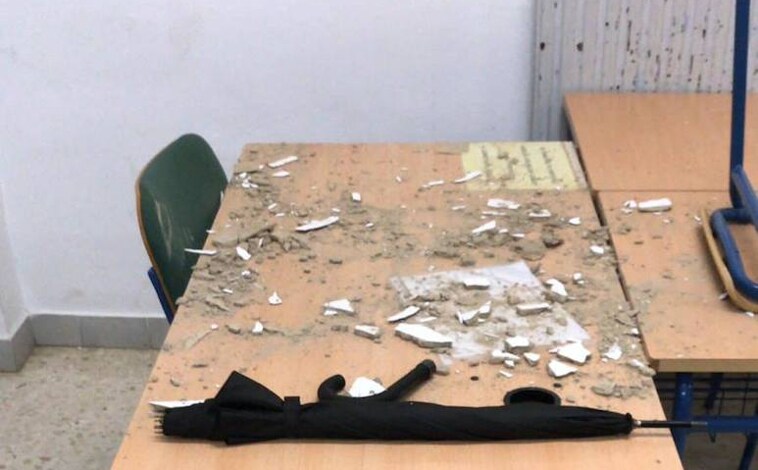 Imagen principal - Desalojadas casi todas las aulas del IES San Blas de Aracena «por riesgo de derrumbe»