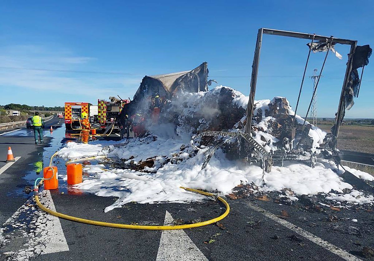 El vehículo quedó totalmente calcinado
