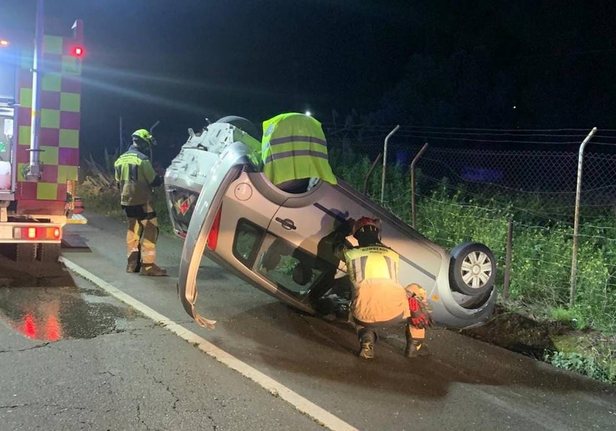 Uno de los vehículos accidentados este sábado por la noche