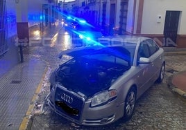 Trasladan al hospital Infanta Elena a dos hombres tras una colisión en Rociana del Condado