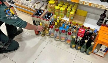 Multan a una tienda de Rosal de la Frontera por vender alcohol portugués de forma ilegal