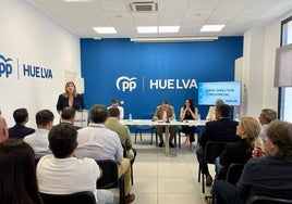 Roban pantallas de televisión y ordenadores en la sede del PP de Huelva en la calle Marina