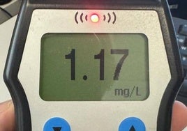 Quintuplica la tasa de alcoholemia permitida tras chocar con un coche aparcado