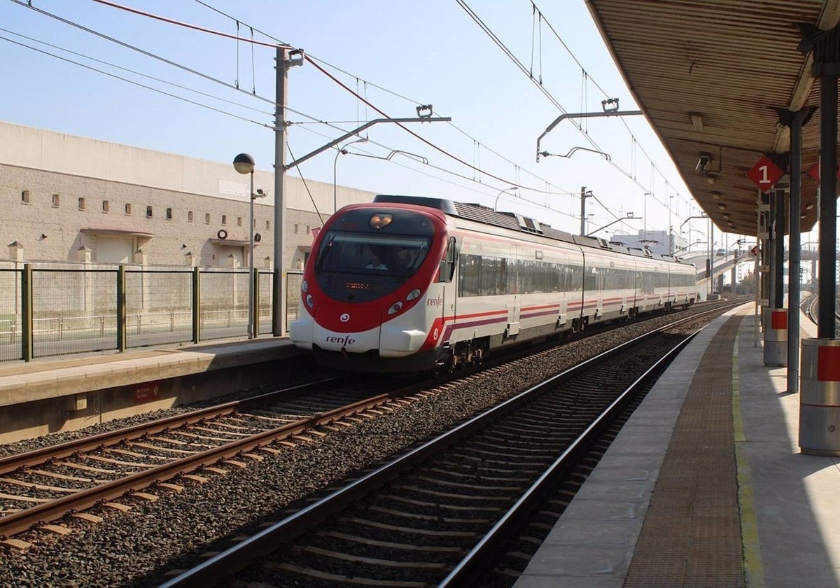 Cortada la línea ferroviaria entre Sevilla y Huelva al romper la catenaria un tren de mercancías