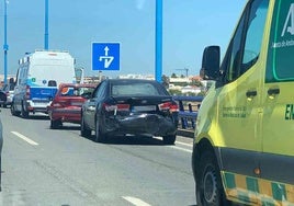 Una colisión en cadena de cuatro vehículos se salda con varios heridos en el puente del Odiel