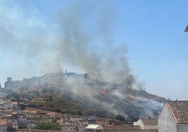 Controlado un incendio en la ladera del Castillo de Aracena