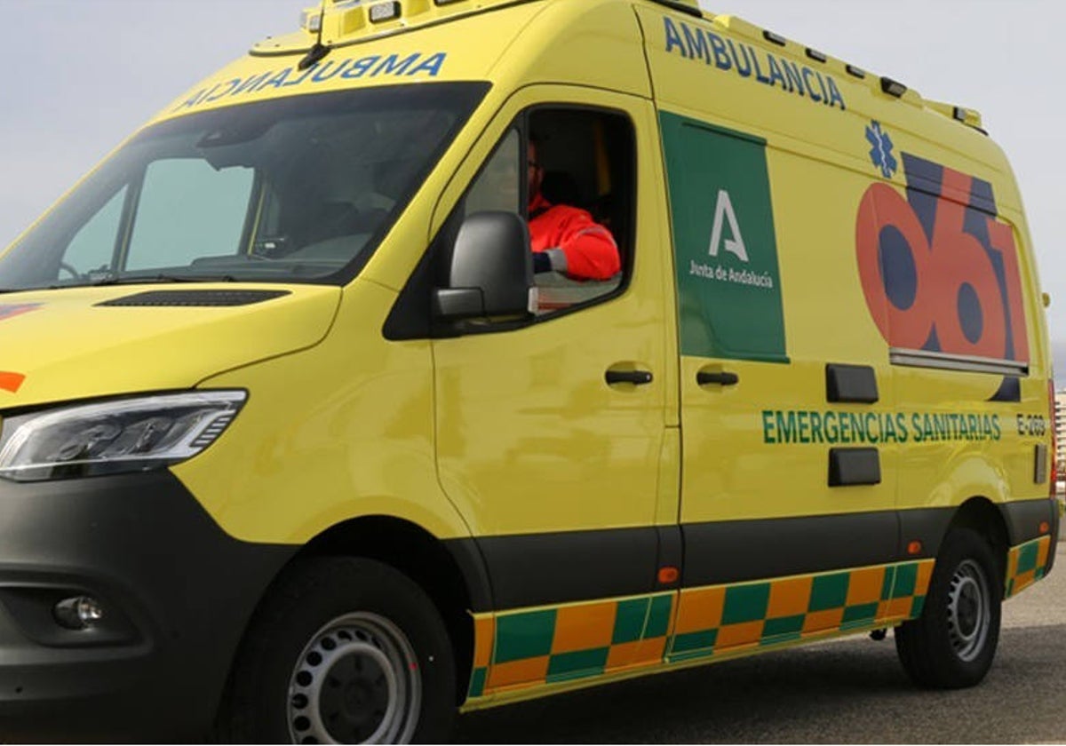 Foto de archivo de una ambulancia del 061