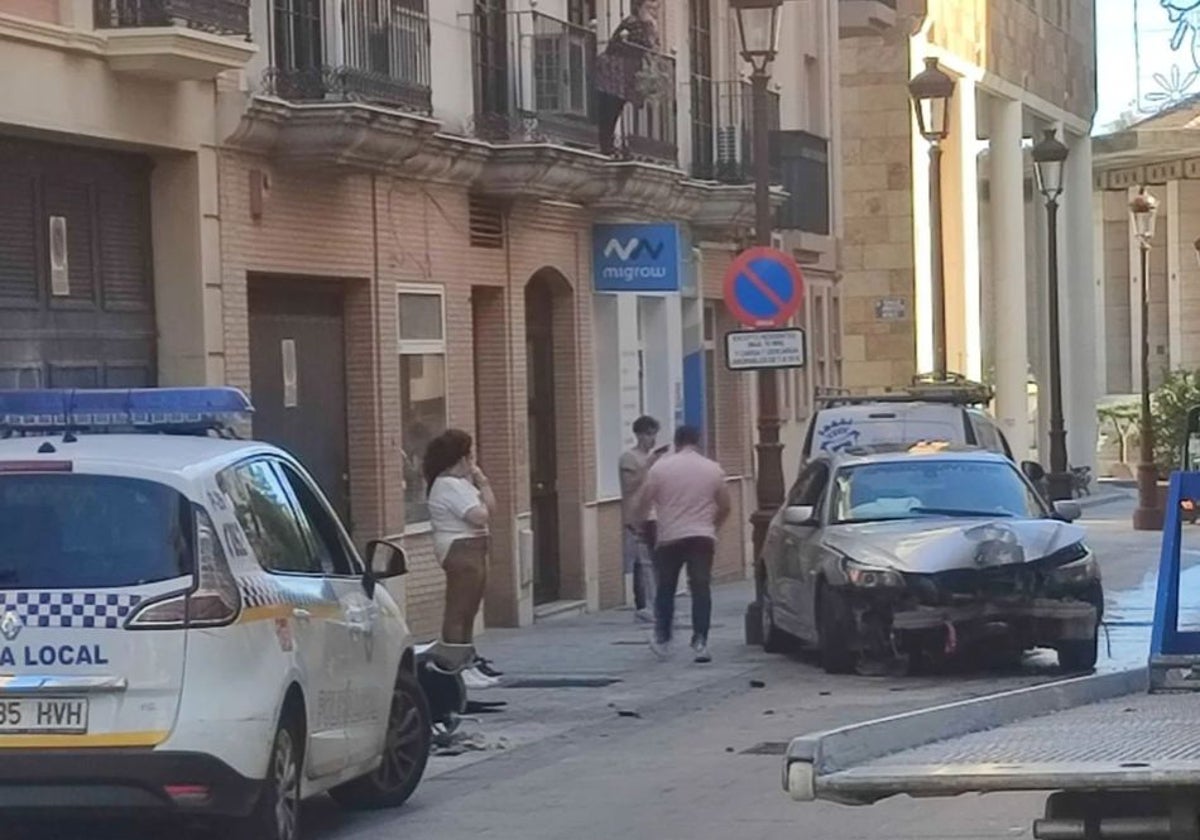 Accidente en la calle Fernando El Católico, donde un choque chocó contra una farola