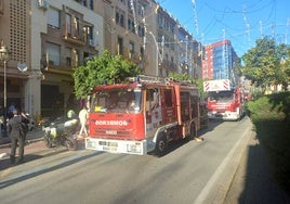 Un aviso de incendio en Pablo Rada provoca un colapso de tráfico en el acceso al centro de Huelva