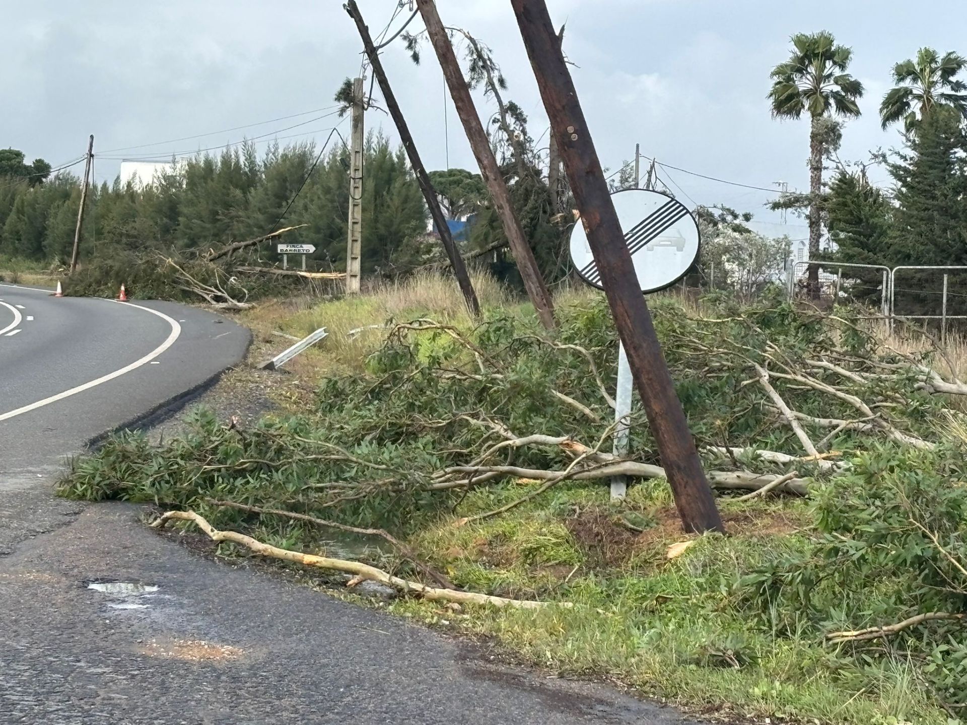 Las imágenes de los destrozos que ha causado un tornado entre Ayamonte e Isla Cristina