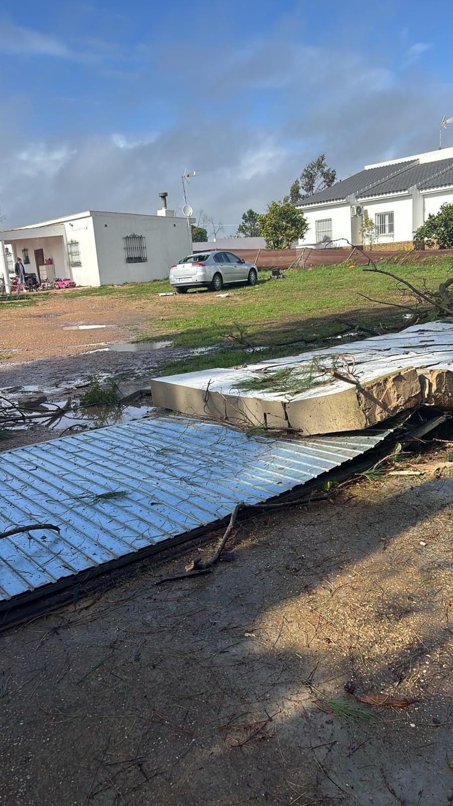 Las imágenes de los destrozos que ha causado un tornado entre Ayamonte e Isla Cristina