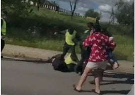 Brutal agresión a un guardia civil en Huelva: «Dale ahí, córtale la boca. No vales para nada»